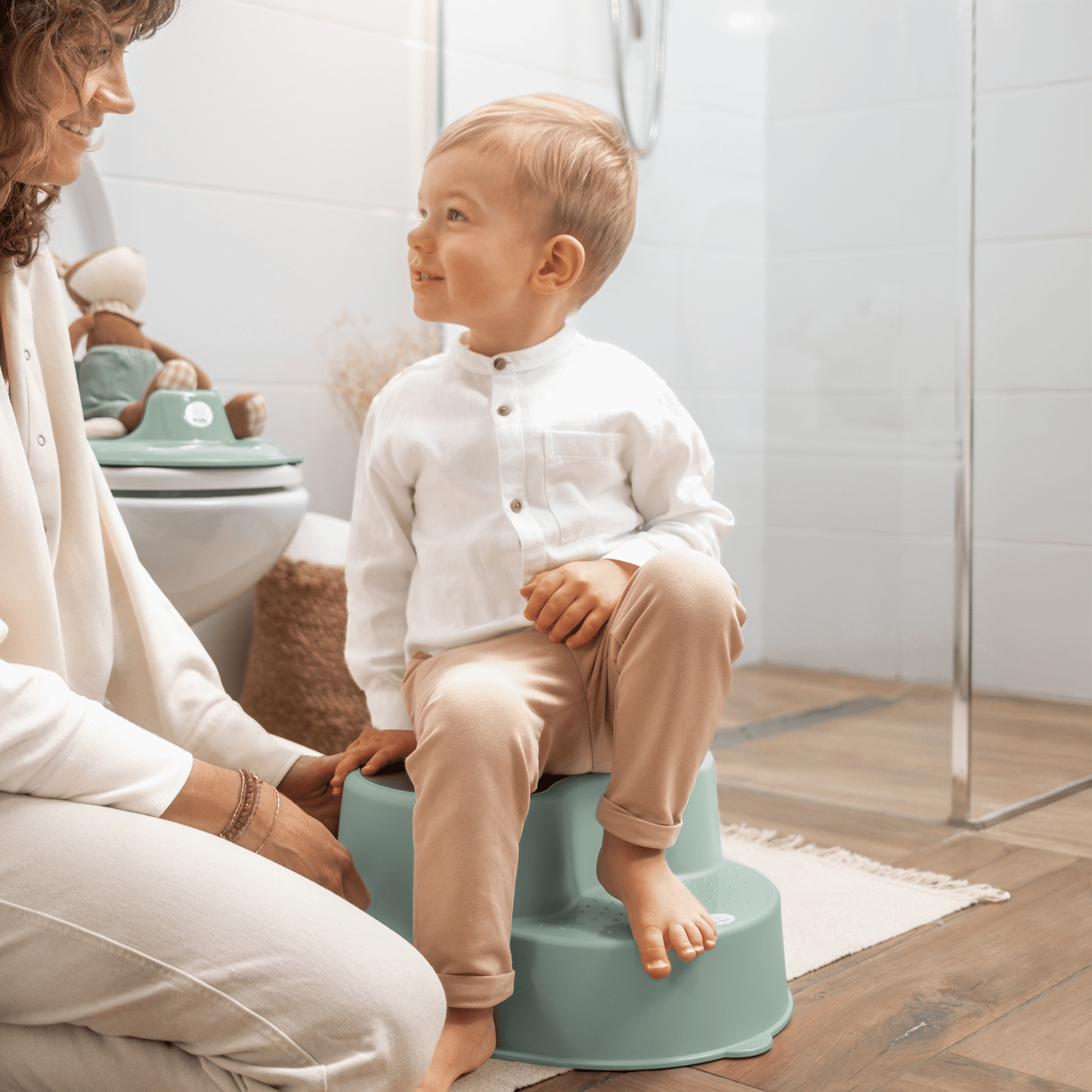 Tritthocker, rotho Babydesign, Grün – Produktansicht