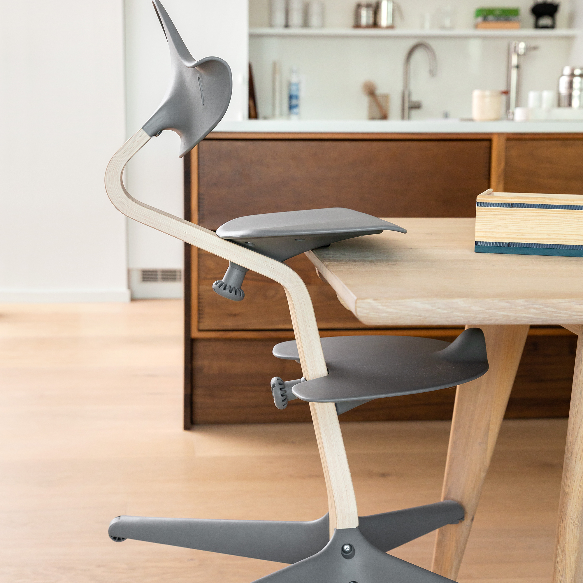 Treppenhochstühle, STOKKE, Grau – Produktansicht
