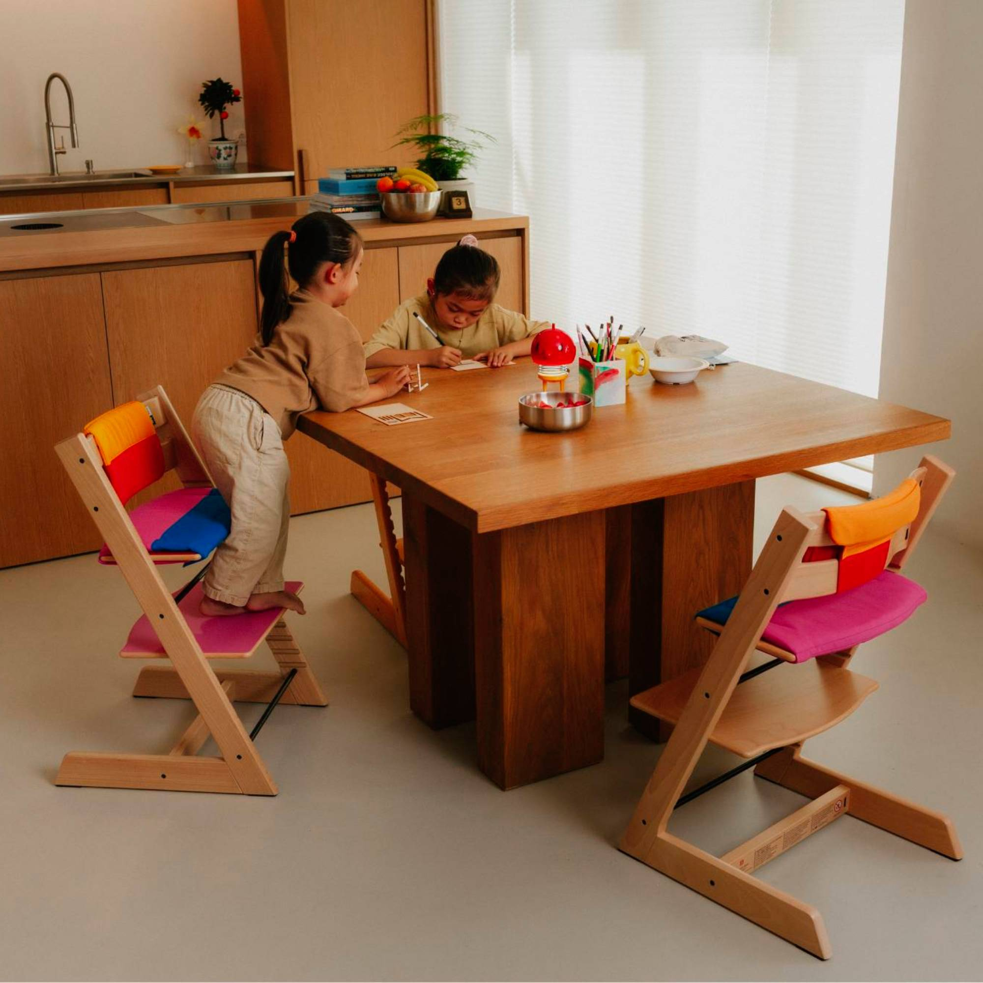 Treppenhochstühle, STOKKE, Mehrfarbig – Produktansicht