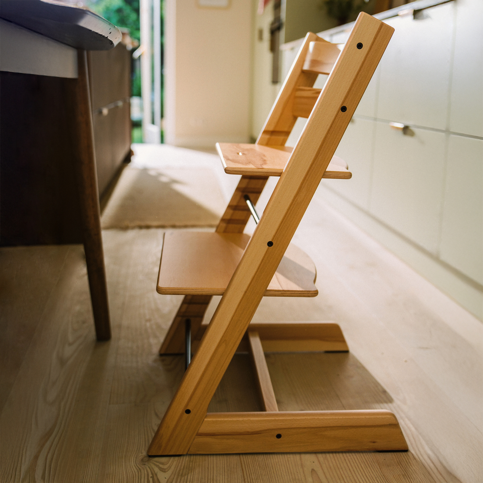 Treppenhochstühle, STOKKE, Beige – Produktansicht
