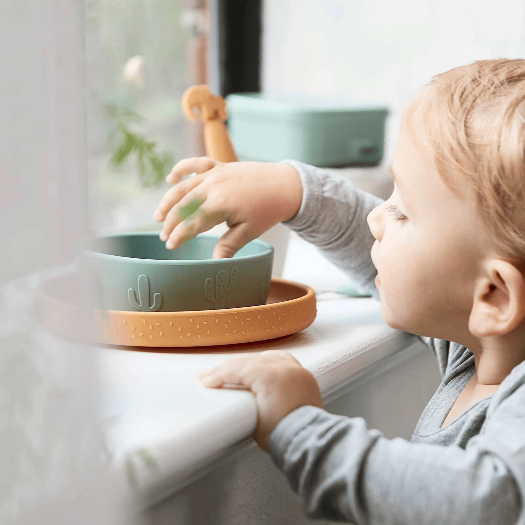 Besteck & Geschirr, done by deer, Mehrfarbig – Besonderheit: spülmaschinen- und mikrowellengeeignet