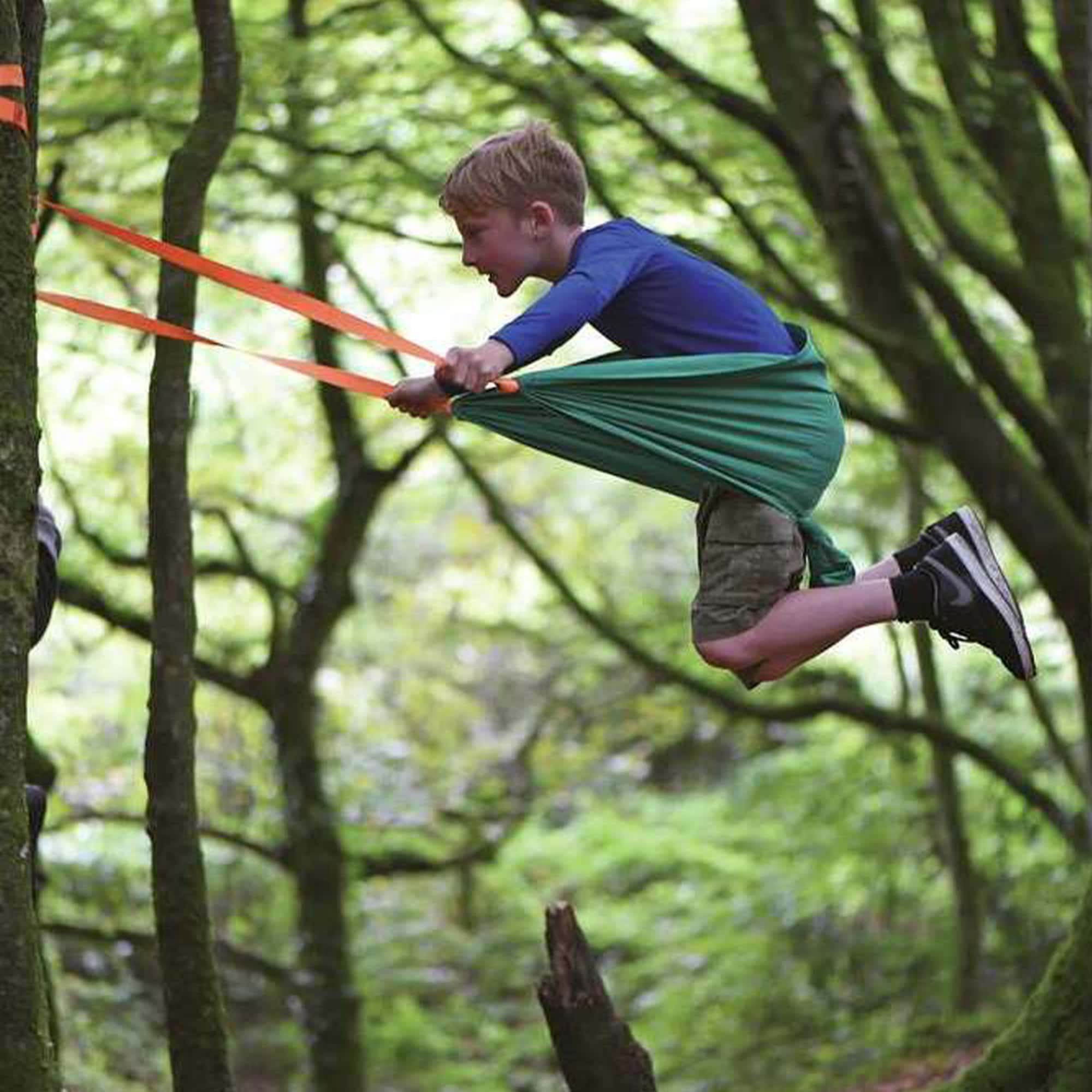 Schaukeln, Hape, Grün – Besonderheit: wird zwischen zwei starken Bäumen befestigt

