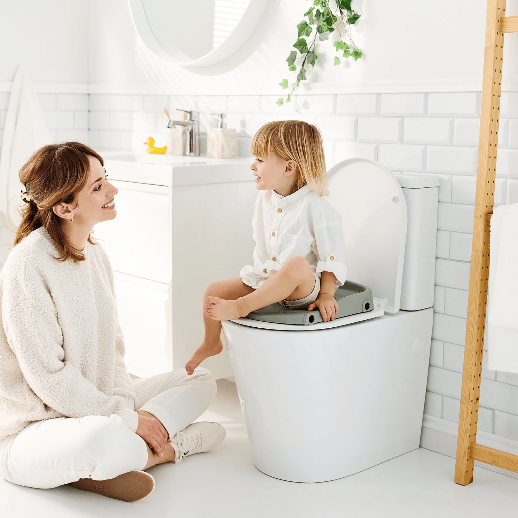 Toilettentrainer mit Treppe, rotho Babydesign, Grün – Produktansicht