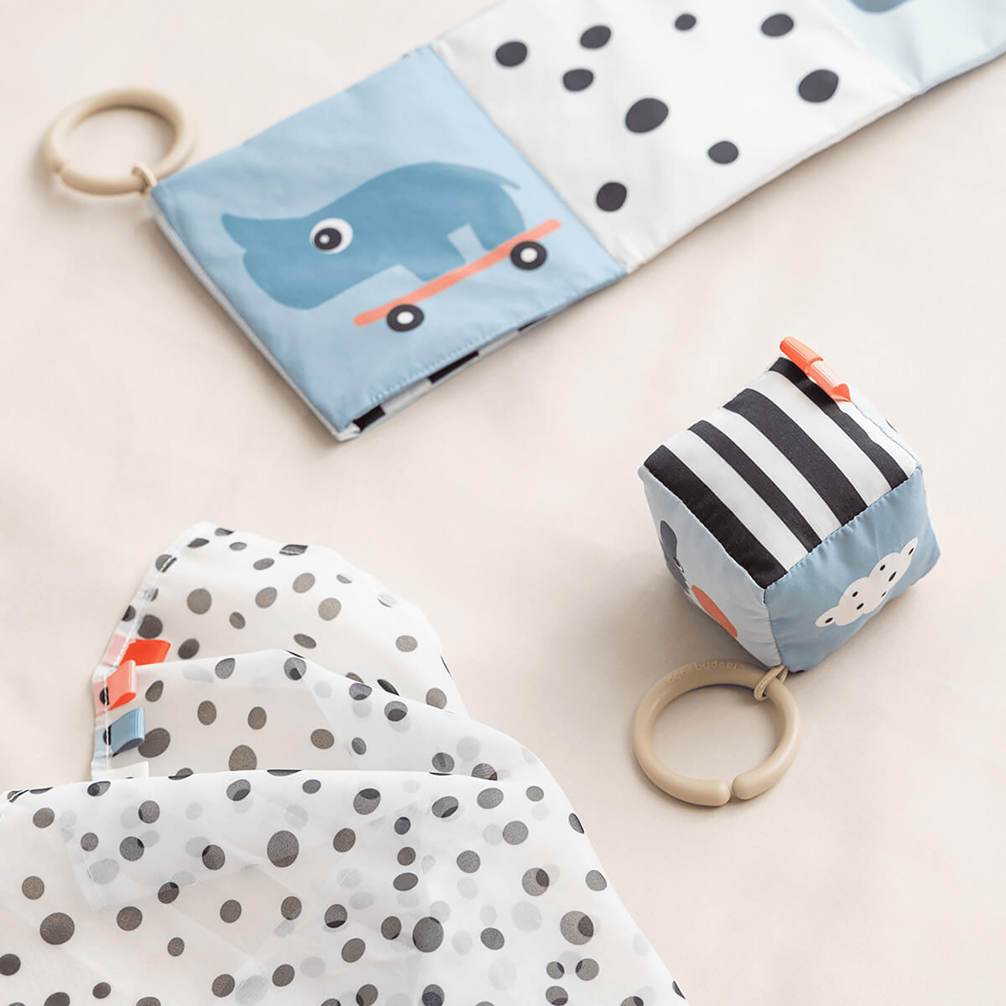 Rasseln & Greiflinge, done by deer, Mehrfarbig – Produktansicht