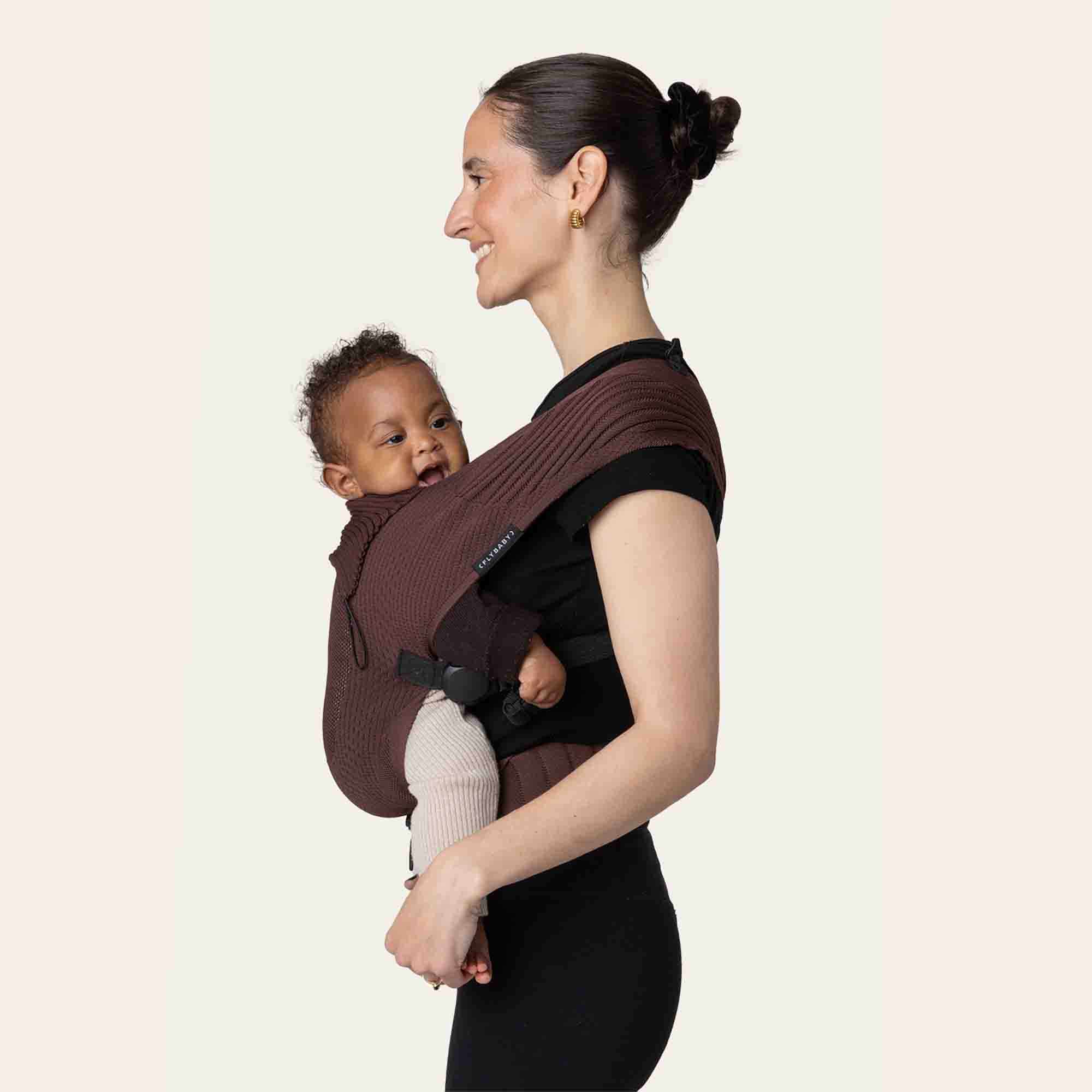 Babytragen, FLYBABY, Braun – Besonderheit: flexibel anpassbar und komfortabel