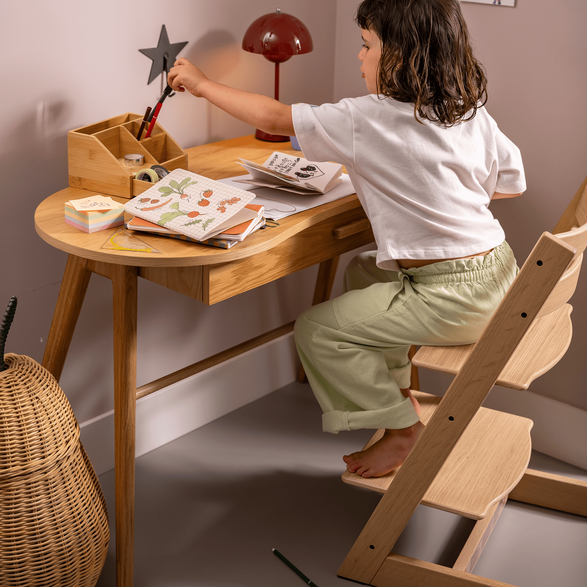 Treppenhochstühle, STOKKE, Weiß – Produktansicht
