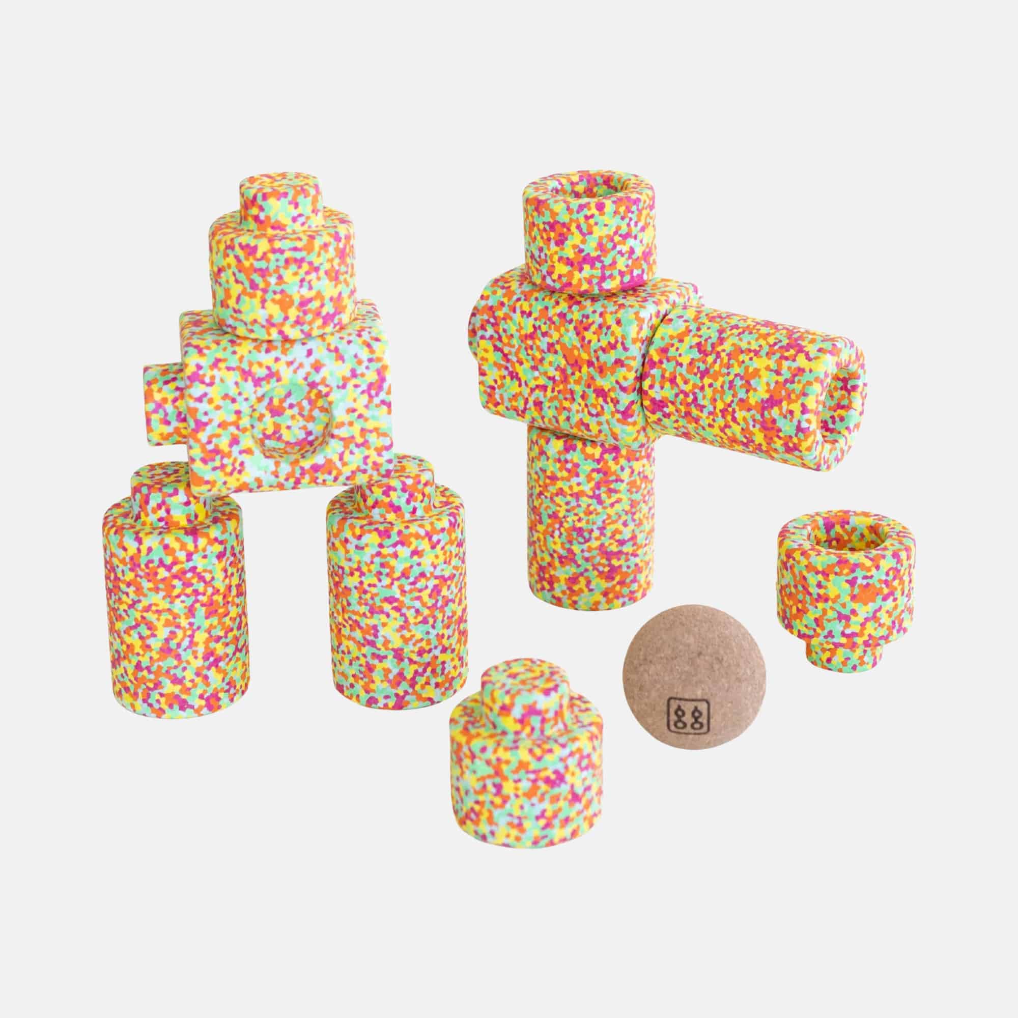 Bygge, Mehrfarbig – Besonderheit: Set aus 10 Spielbausteinen und 1 Korkkugel