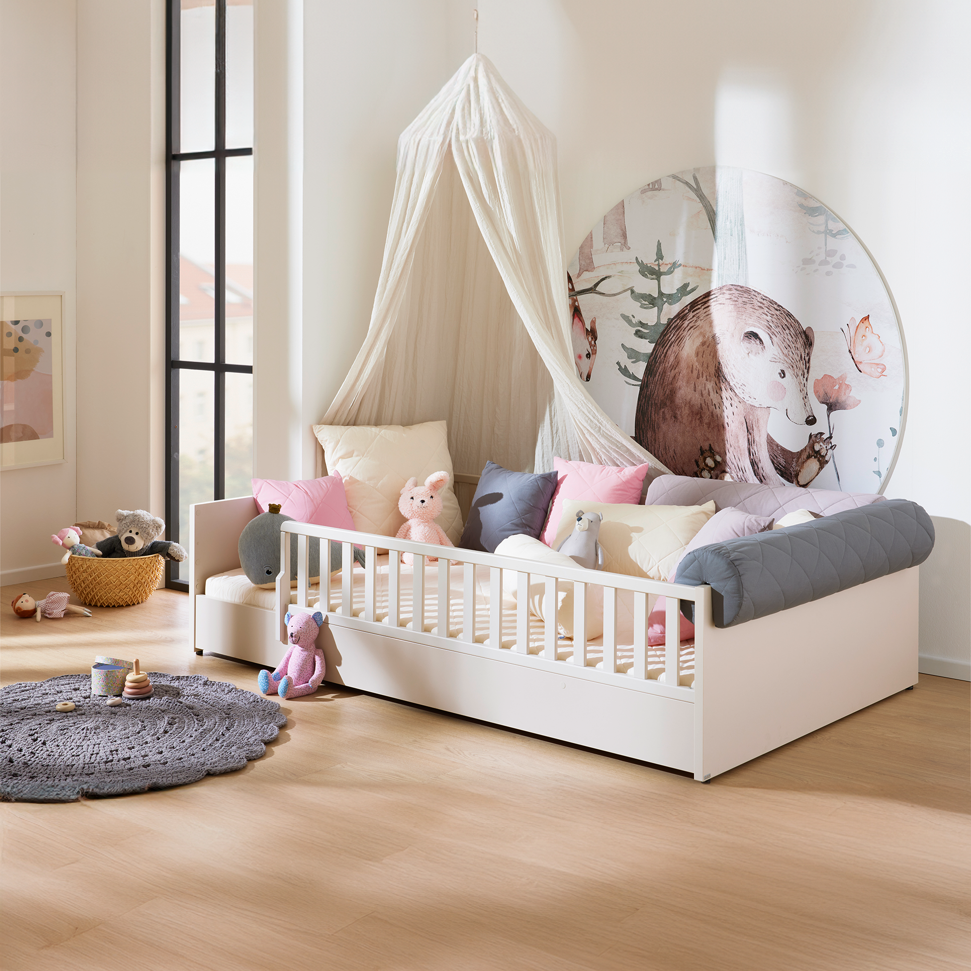 Bodenbetten, PAIDI, Weiß – Besonderheit: bodennahes Montessori-Bett mit ringsum Schutz