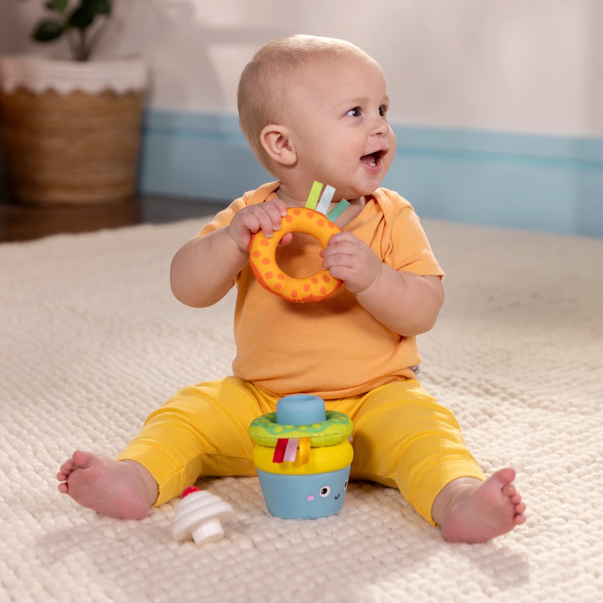 Stapeltürme, BrightStarts, Gelb – Besonderheit: Sensorik-fördendes Babyspielzeug mit Zahnungshilfe