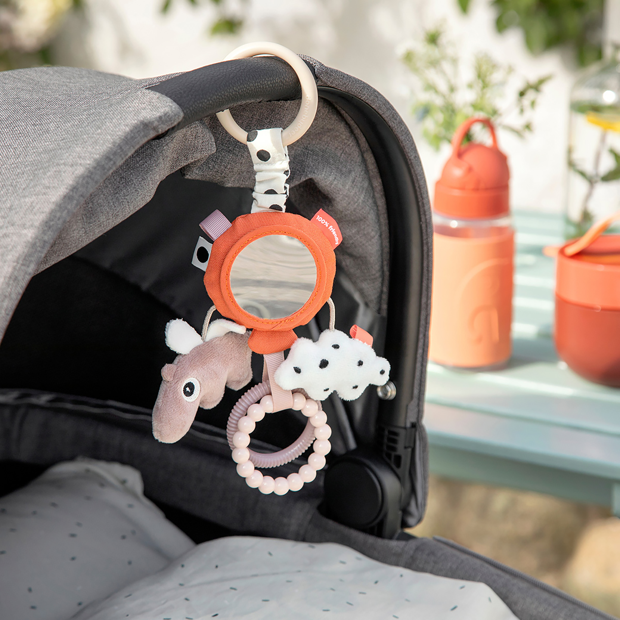 Rasseln & Greiflinge, done by deer, Orange – Produktansicht