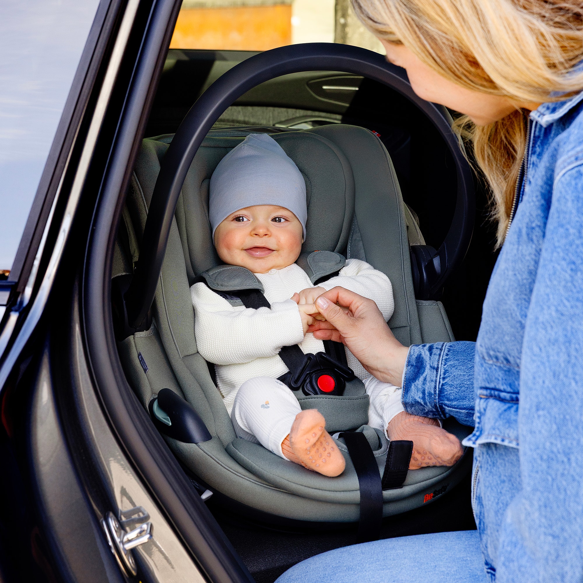 Babyschalen 0-13 kg, Gruppe 0+, BeSafe, Grün – Besonderheit: Active Lay Flat™-Funktion, Liegefunktion die sich bei einem Unfall automatisch in eine aufrechte Position bewegt