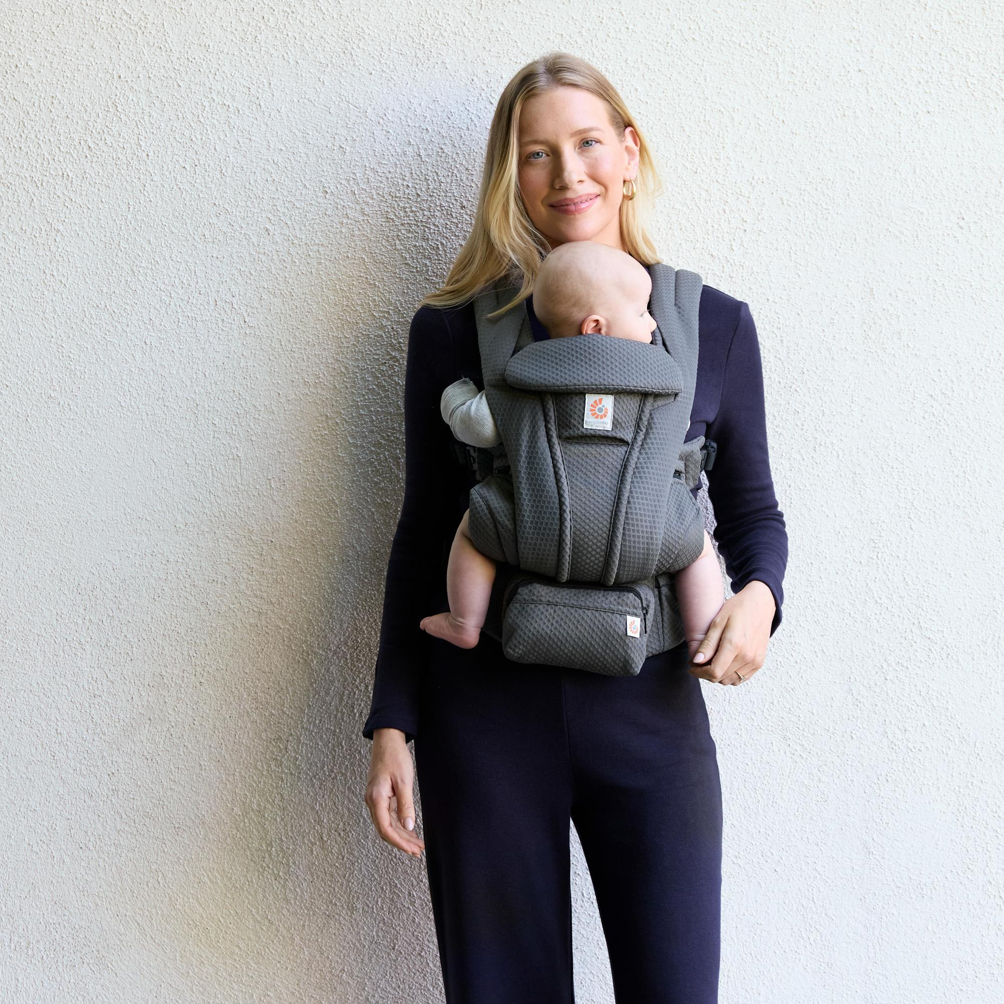 Fullbuckle Tragen, ERGObaby, Grau – Besonderheit: 4 ergonomische Tragepositionen (nach innen, nach außen, auf dem Rücken, auf der Hüfte) mit Lendenwirbelstütze zur Entlastung des Trägers