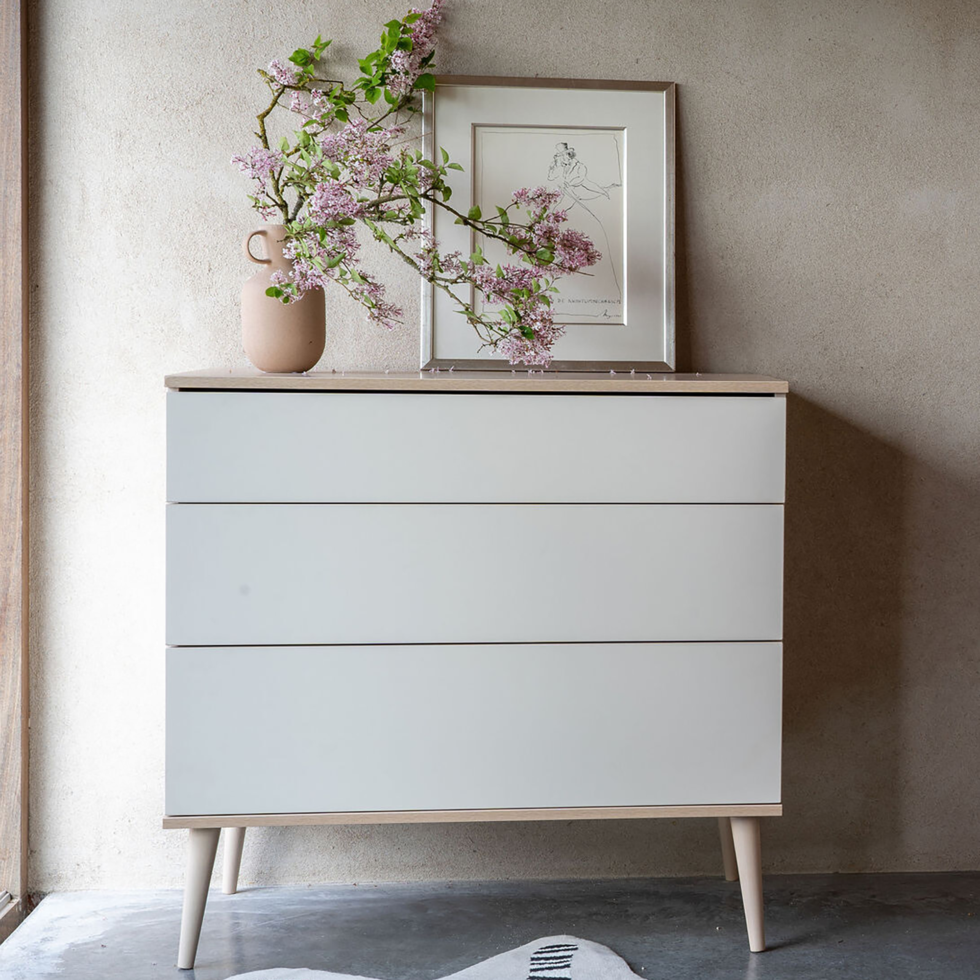 Produkte, Quax, Beige – Besonderheit: Kommodenfüße aus FSC-zertifiziertem Buchenholz