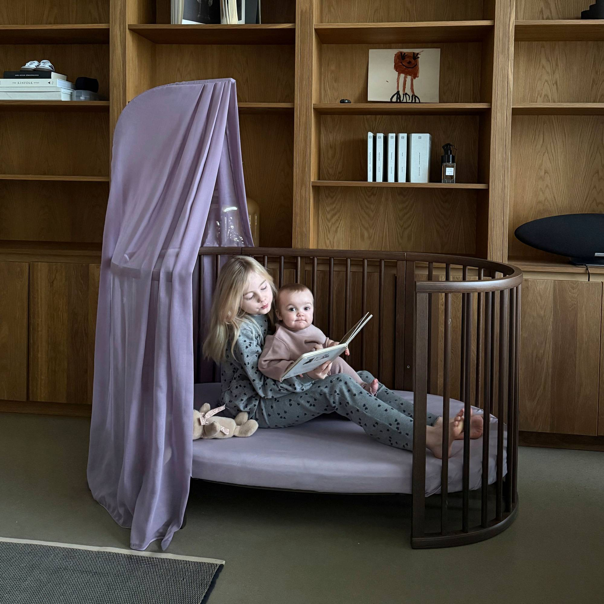 Gitterbetten, STOKKE, Braun – Produktansicht