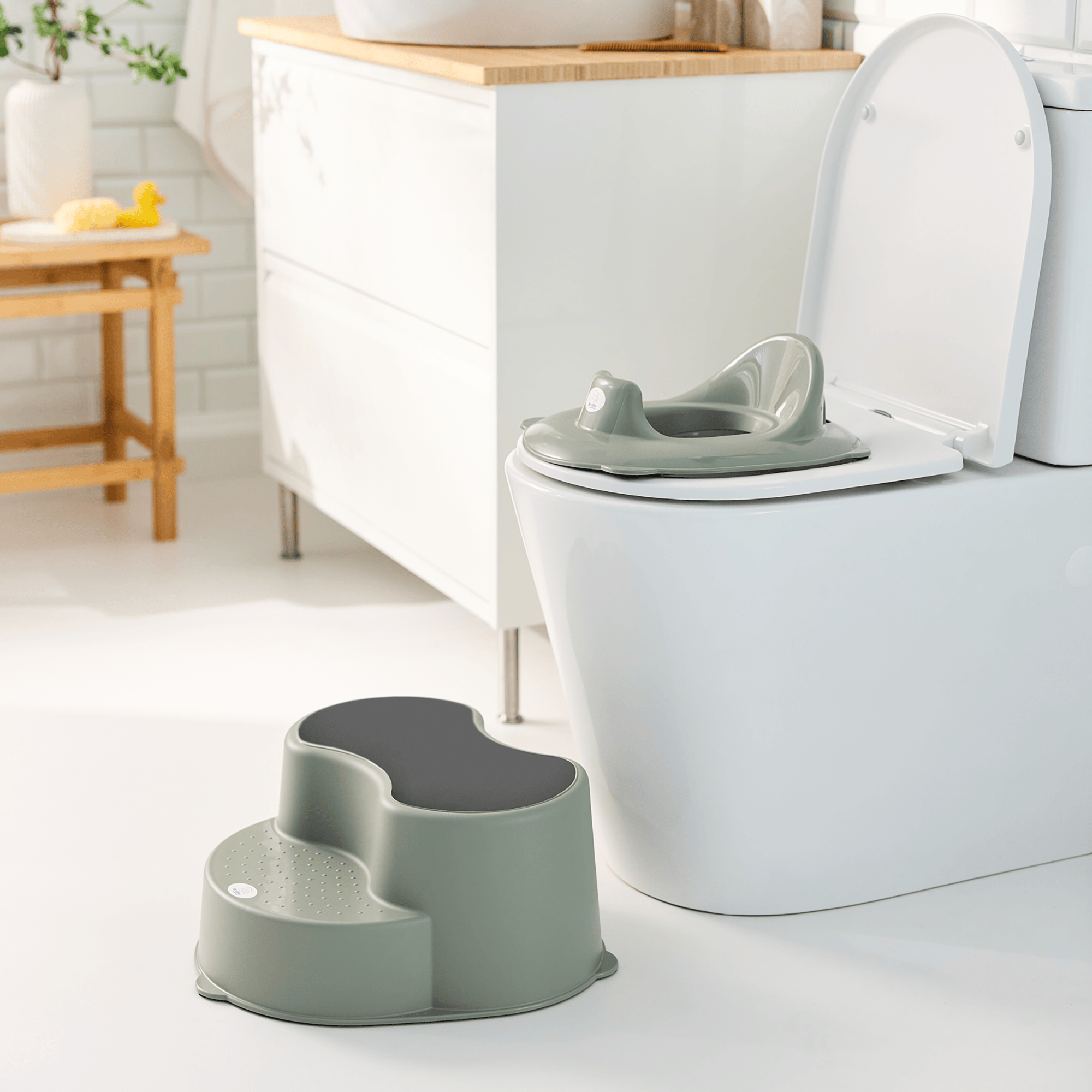 Tritthocker, rotho Babydesign, Grün – Produktansicht