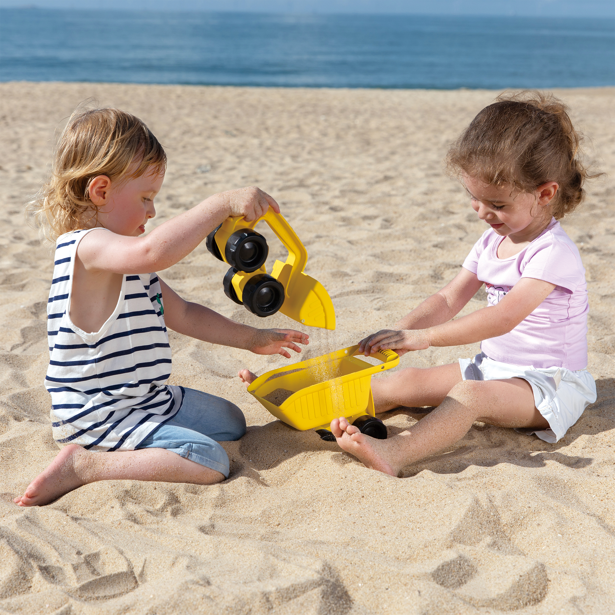 Sandspielzeug Monster LKW-Duo Hape Gelb 2000587054807 2