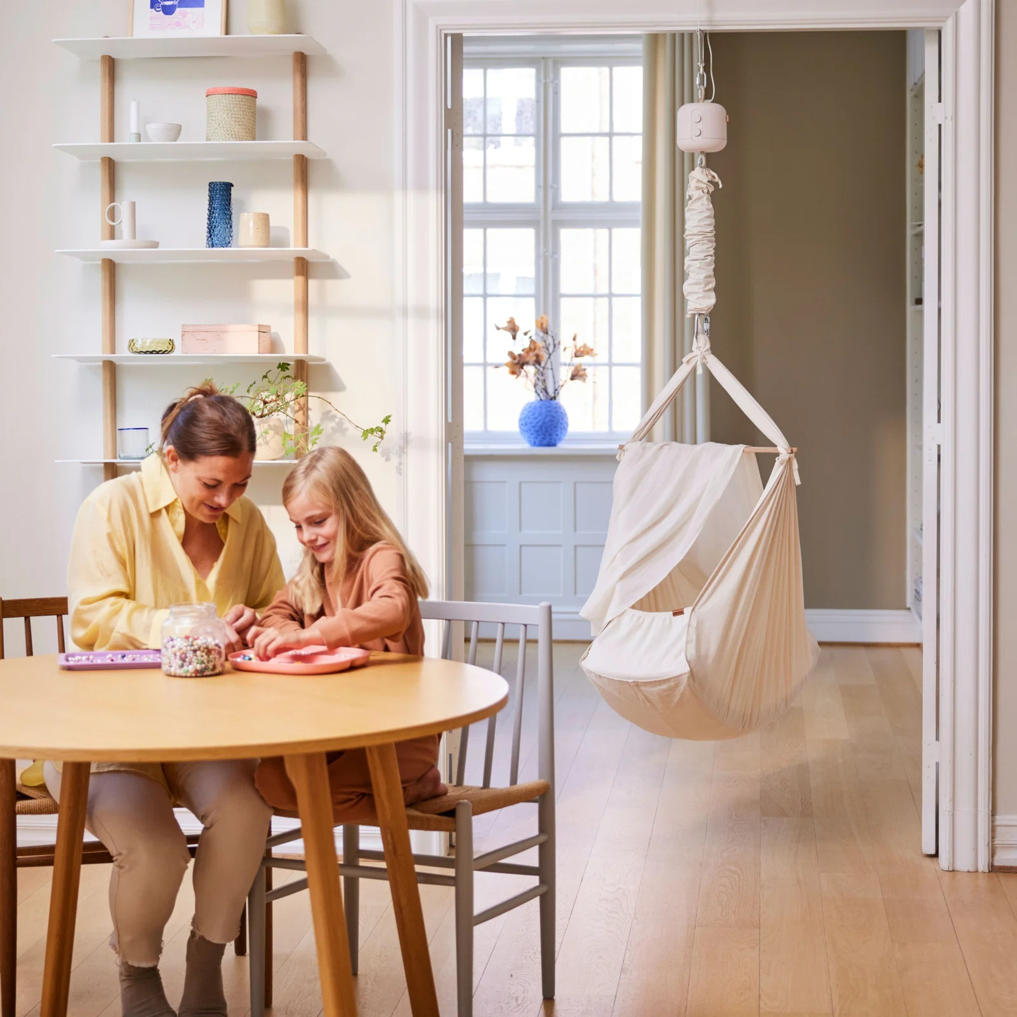 Federwiege, MEMBANTU, Beige – Produktansicht