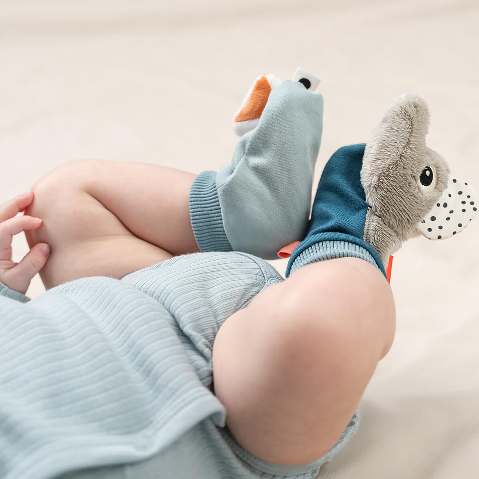 Rasseln & Greiflinge, done by deer, Blau – Produktansicht