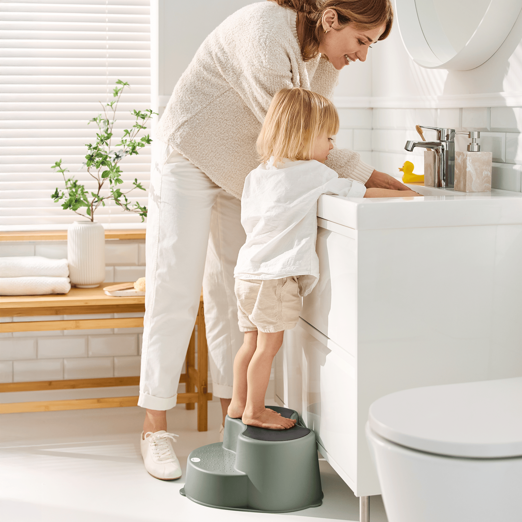 Tritthocker, rotho Babydesign, Grün – Produktansicht