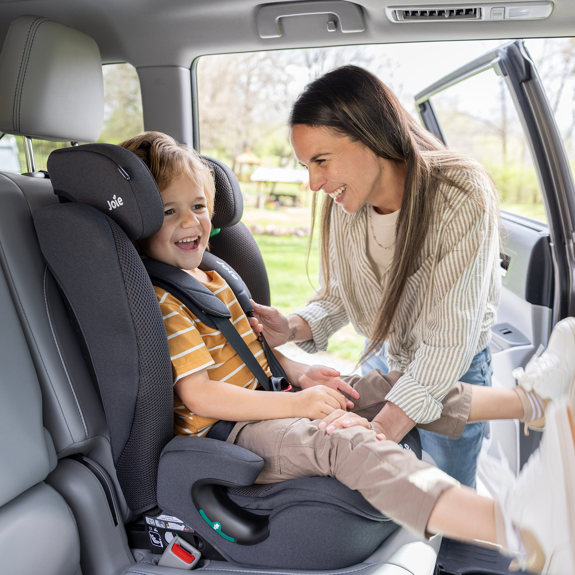 Top Tether Kindersitze, Joie, Schwarz – Besonderheit: zugelassen nach der neuesten Sicherheitsprüfnorm ECE R129 und i-Size zertifiziert
