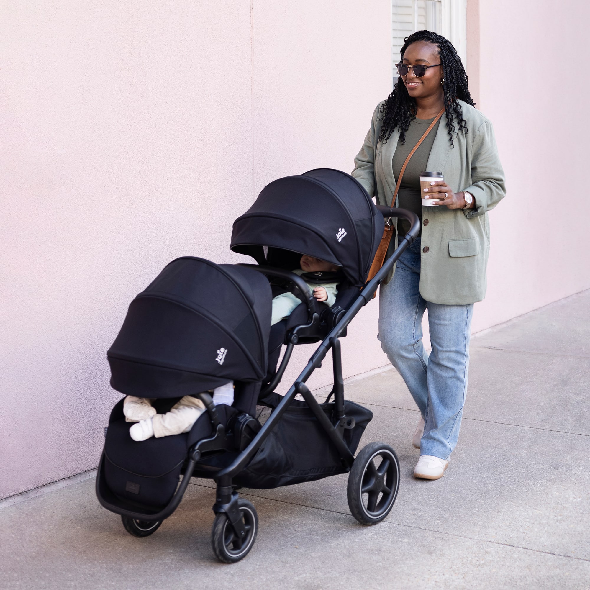 Kombi-Kinderwagen, Joie signature, Schwarz – Besonderheit: inkl. extragroßer Babywanne, wendbarem Sportsitz und Gurt- und Rückenpolstern