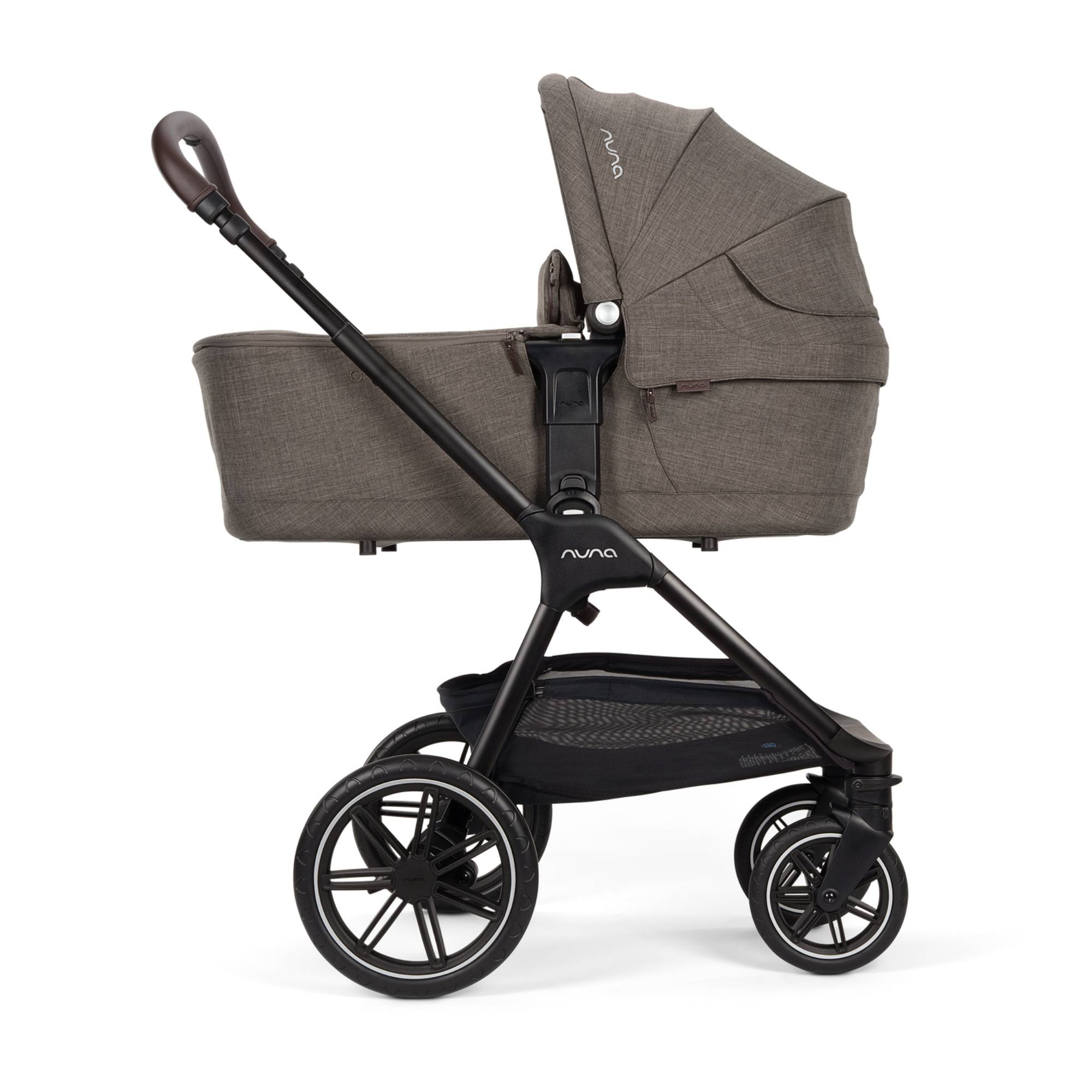 Kombi-Kinderwagen, nuna, Braun – Besonderheit: Set bestehend aus Kinderwagen, Babywanne, Regenverdeck, Fußsack und Handschuhe sowie Babyschalenadapter
