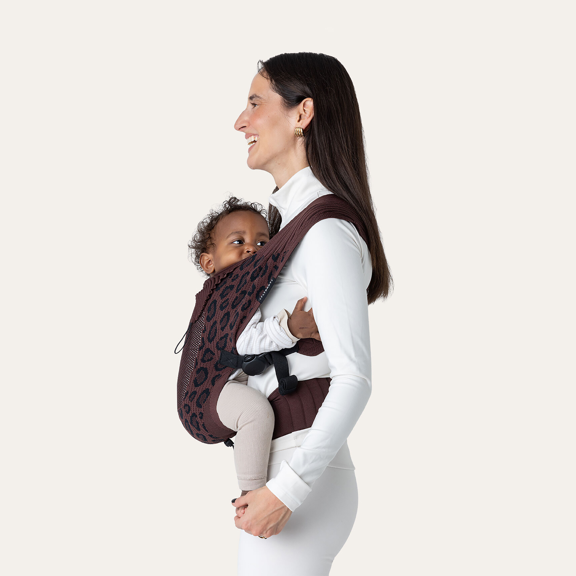 Babytragen, FLYBABY, Braun – Besonderheit: flexibel anpassbar und komfortabel