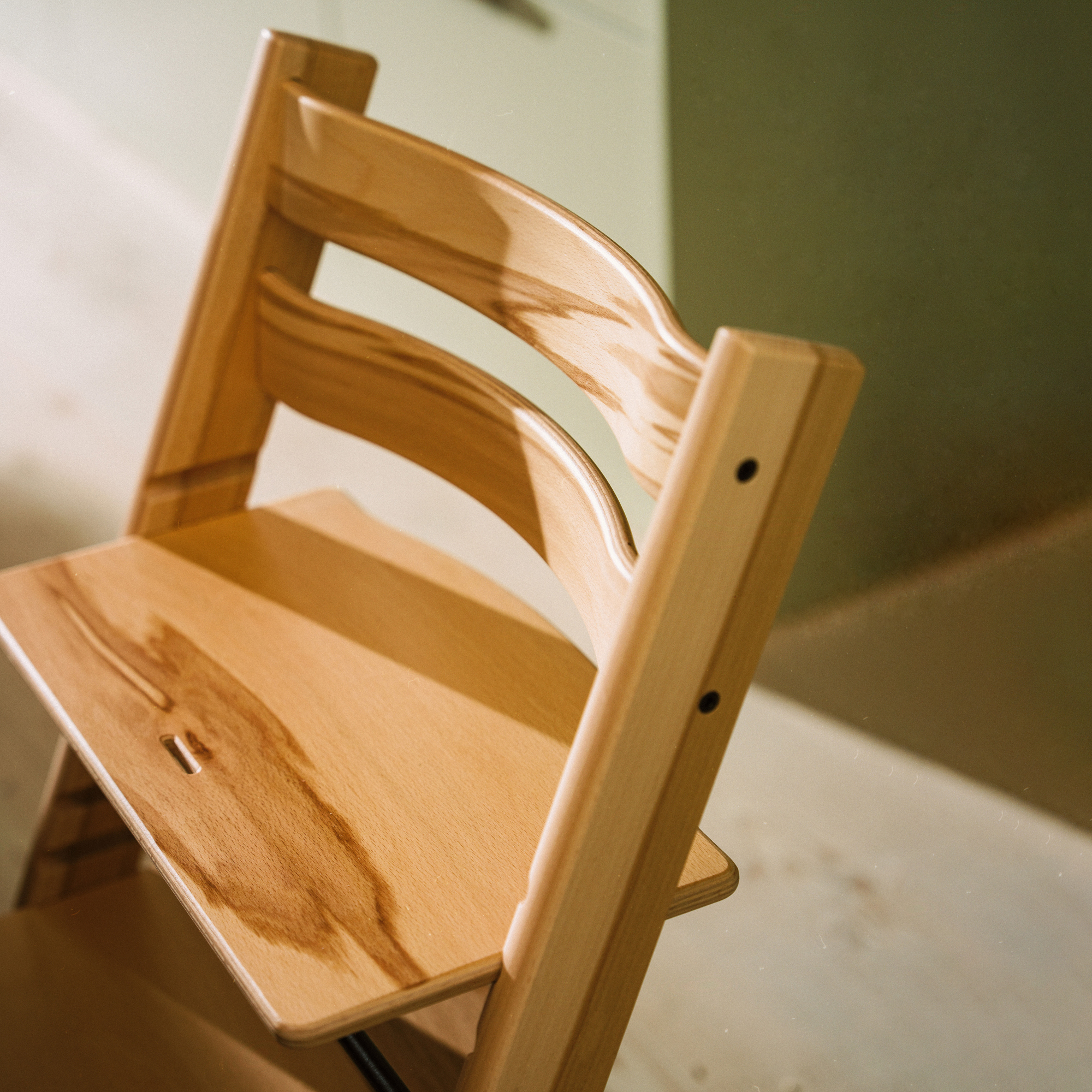Treppenhochstühle, STOKKE, Beige – Produktansicht