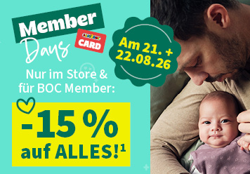 NUR IM STORE & FÜR BOC MEMBER: -15 % AUF ALLES 21. + 22.08.26. Papa mit Baby auf dem Arm.